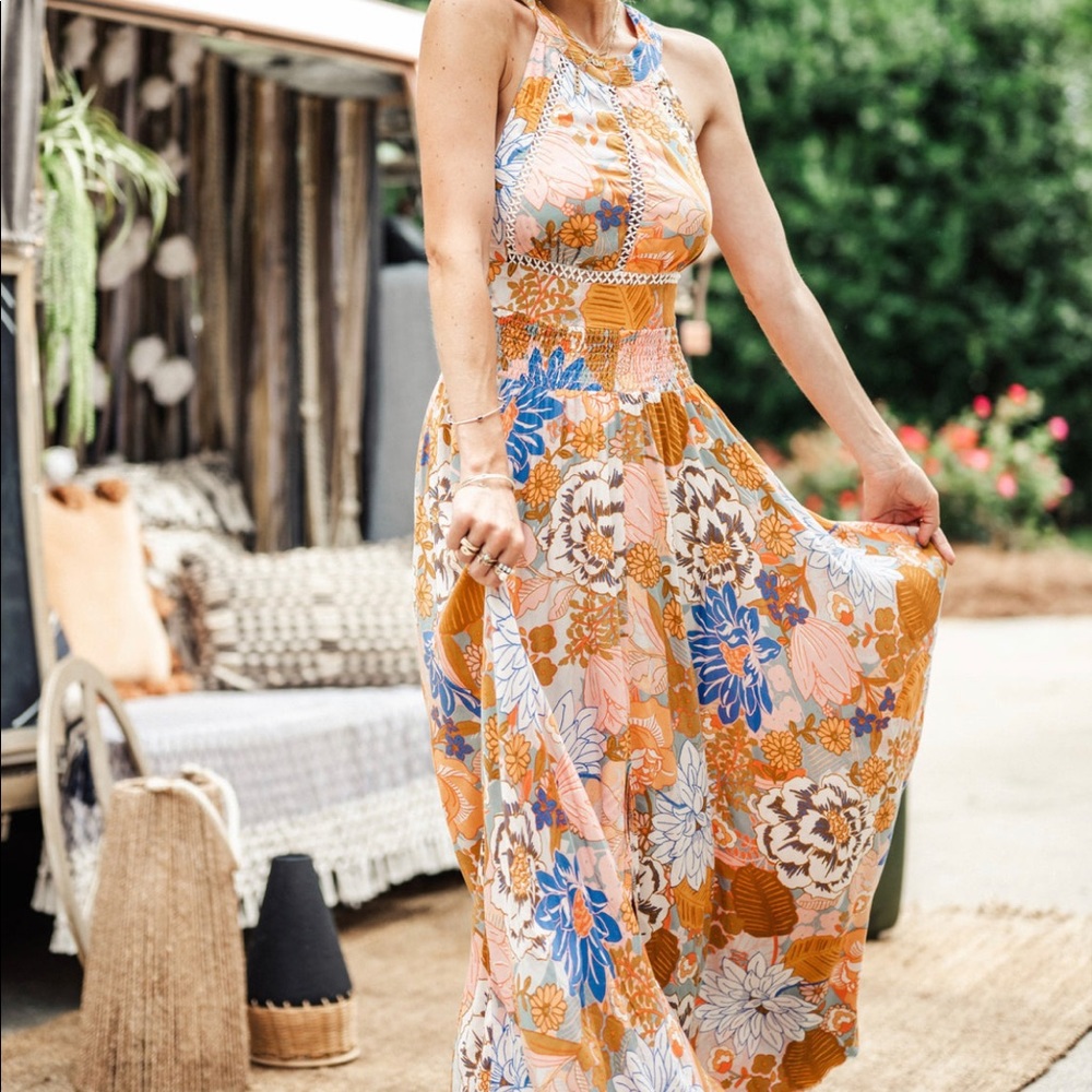 Petal & Pup Newell Dress “orange”, maxi dress with open back!